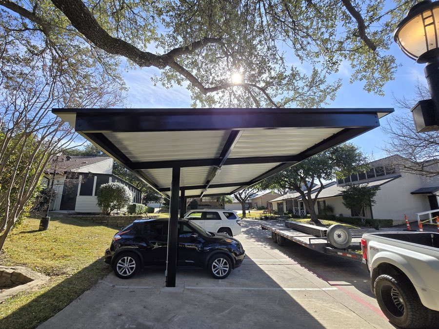 Full-frame cantilever carport under live oak trees